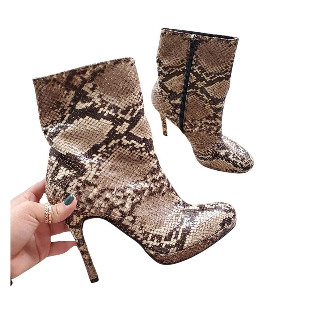 Stuart Weitzman Apollo Snakeskin Ankle Boots Size:‎ 7.5